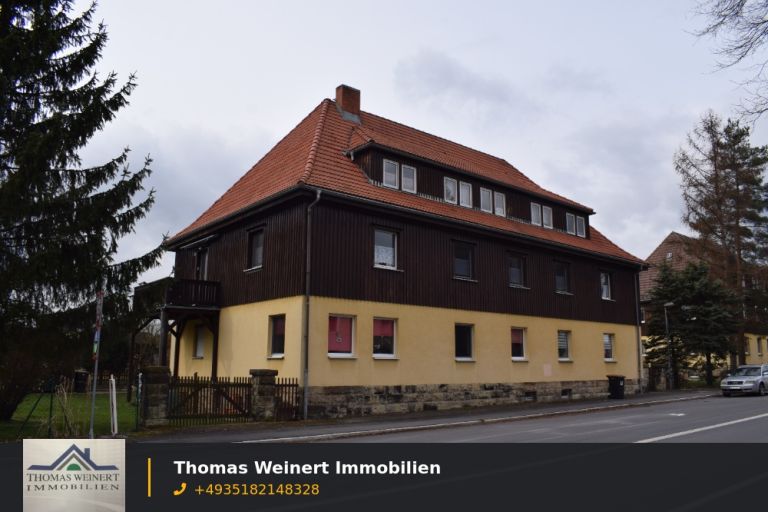Bad Gottleuba-Berggießhübel: Zwei MFH, 777 m², mit 10 WOHNEINHEITEN und Garagen.