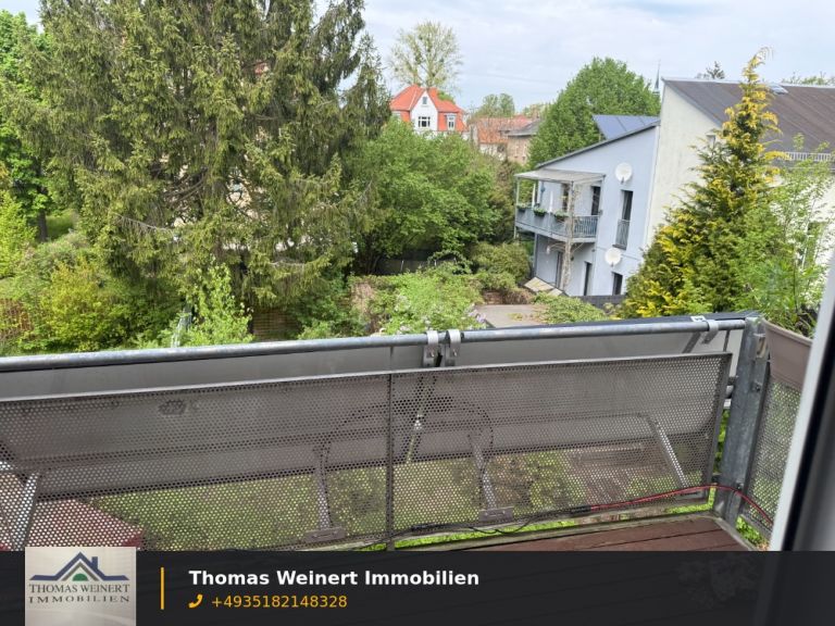 mit Einbauküche , Balkon und Garage
