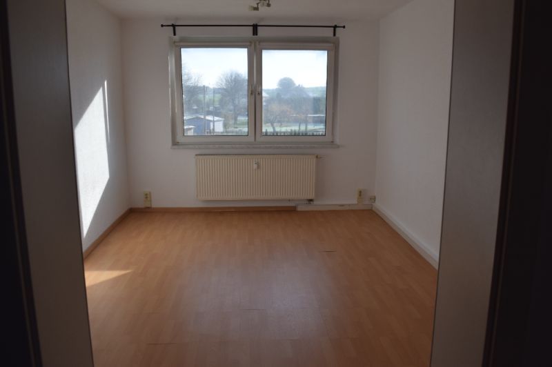Einraumwohnung mit Einbauküche und PKW Stellplatz in Grüner Lage