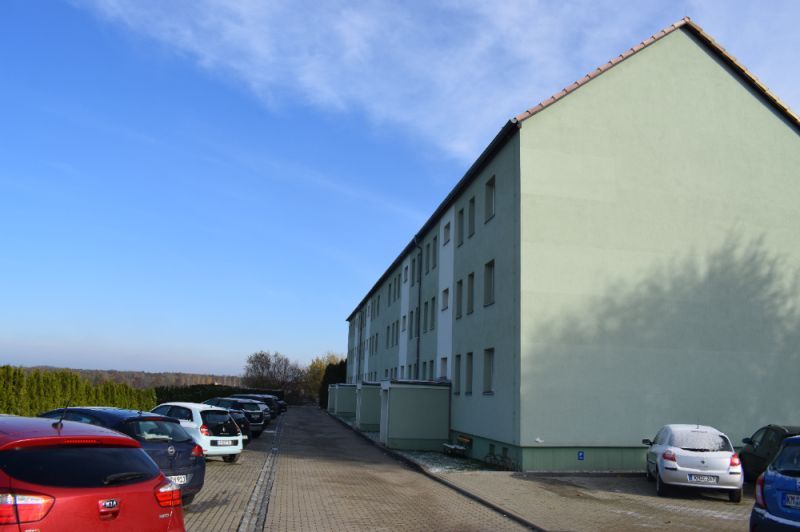 Einraumwohnung mit Einbauküche und PKW Stellplatz in Grüner Lage